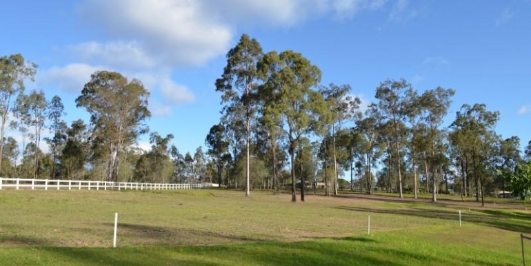 2-8-colt-court-south-maclean-qld-4280-real-estate-photo-3-large-11154203 (1)